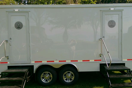 Rochester bathroom trailer rental